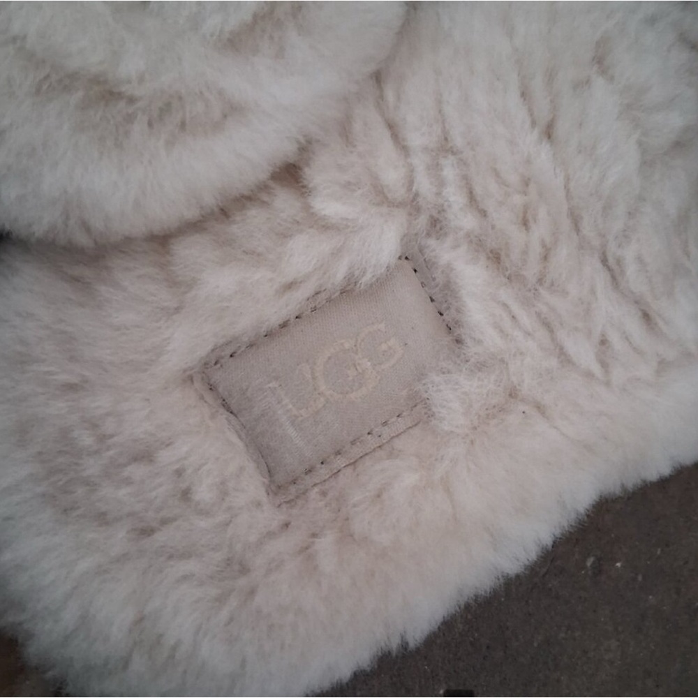 UGG Fluff Slide Sheepskin Slippers - Picture 6 of 7